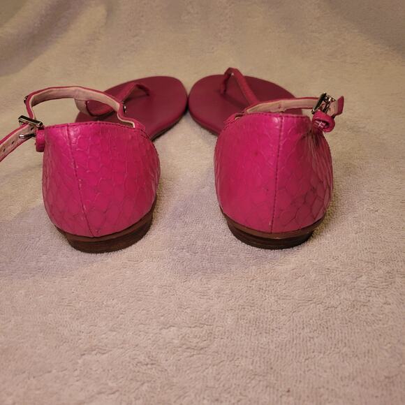 Michael Kors Flat T-Strap Leather Sandals Fuchsia Pink Woman's 9M Logo Plate - Picture 7 of 8